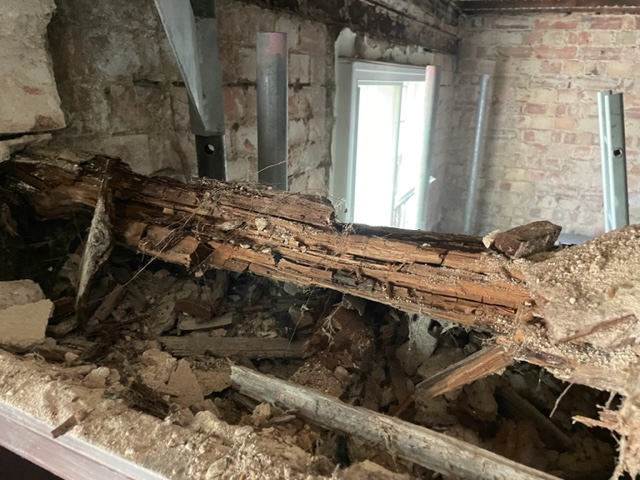 Dry rot door lintel 