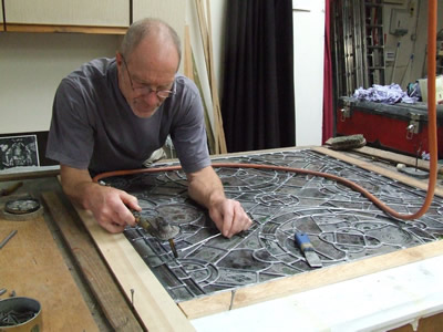 HEMMING WINDOW IN WORKSHOP